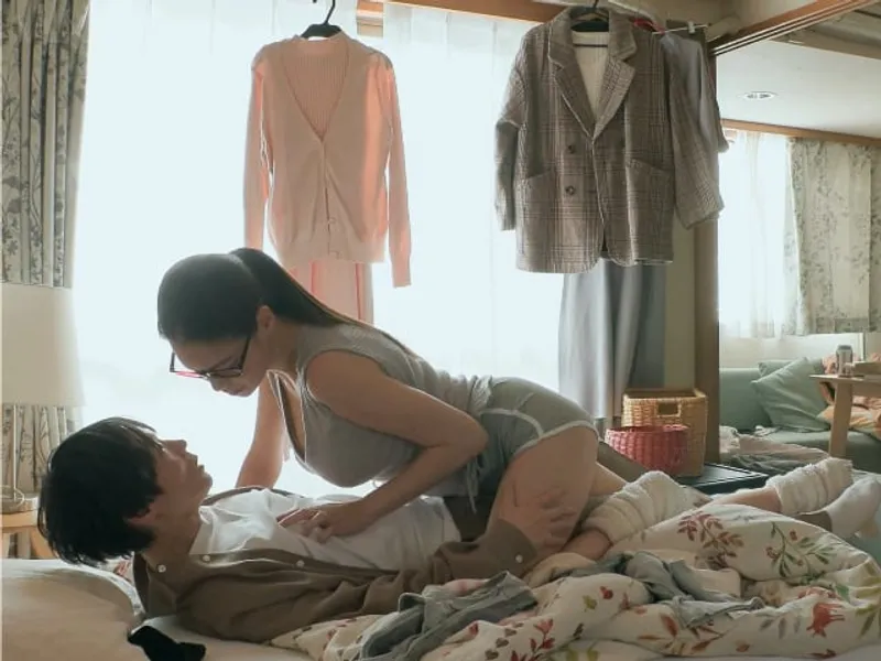 được chị nhà bên "an ủi" khi em người yêu đi ngoại tình